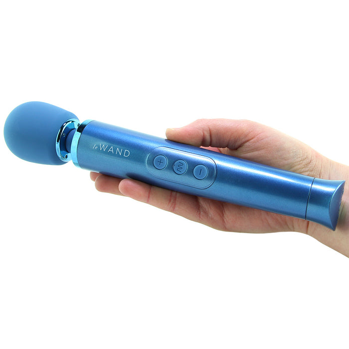 Le Wand Petite Massager in Blue